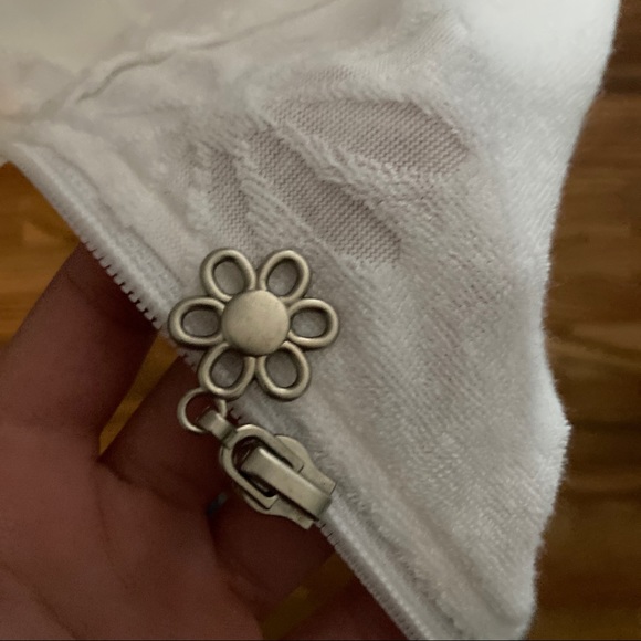 Daisy pattern Zip up cover up - Picture 4 of 6